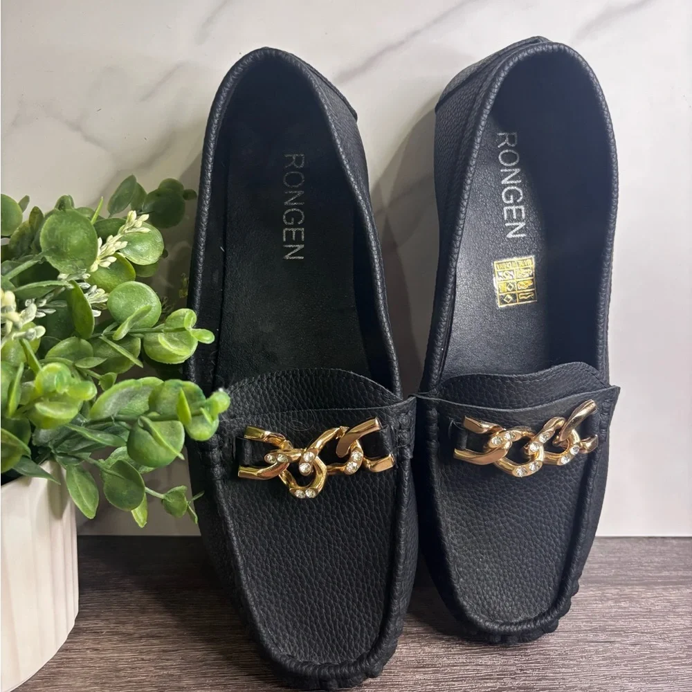 Chic Black Loafers with Gold Chain Detail - Picture 6 of 8